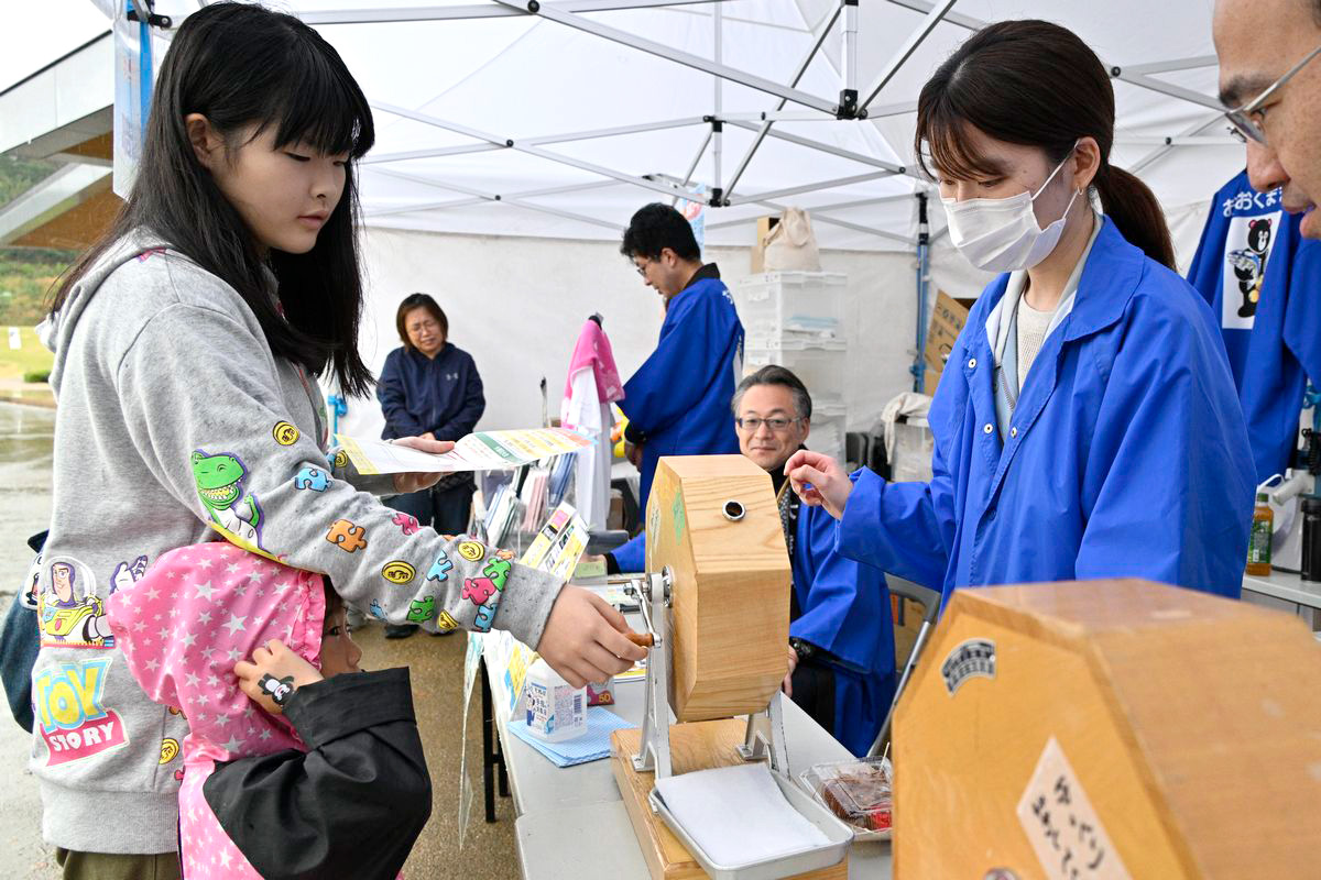 総合案内で行われた大福引大会