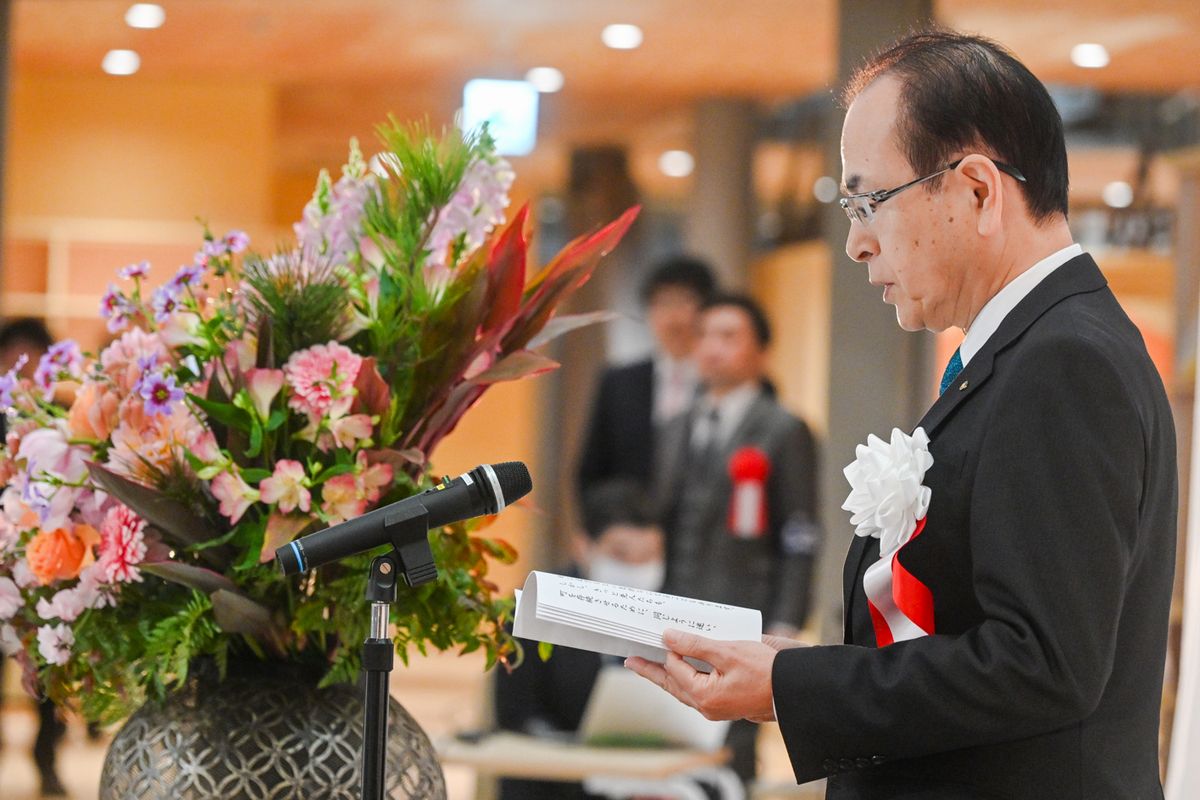 式辞を述べる吉田町長