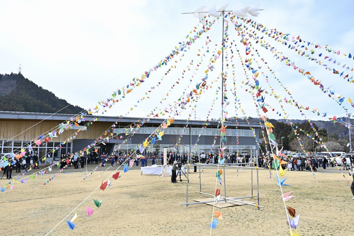 会場に設置された折り鶴