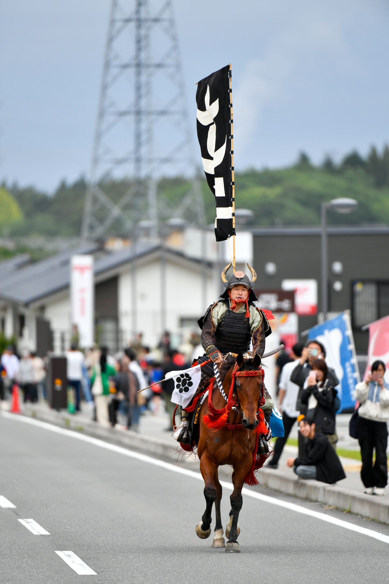 早馬役として町内を力強く駆ける大熊町騎馬会の小野田会長