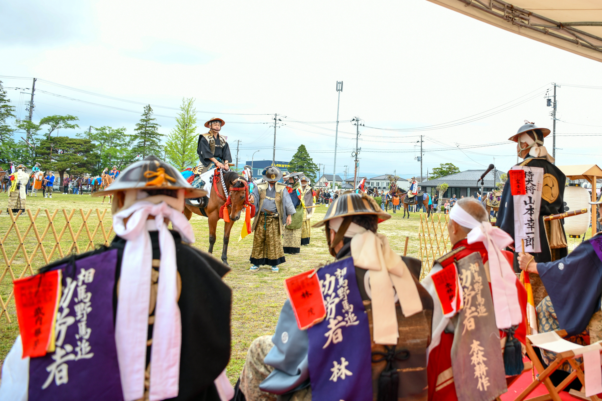 大熊町、双葉町、浪江町、葛尾村の4町村からなる標葉郷の本陣で出陣の口上を述べる小野田会長。