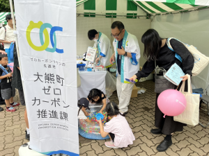ミニゲームを楽しむ来場者