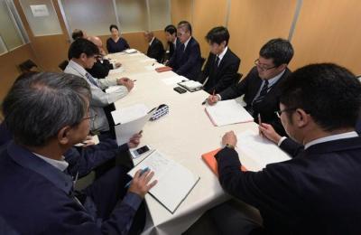 今後の事業内容を協議した初会合の様子
