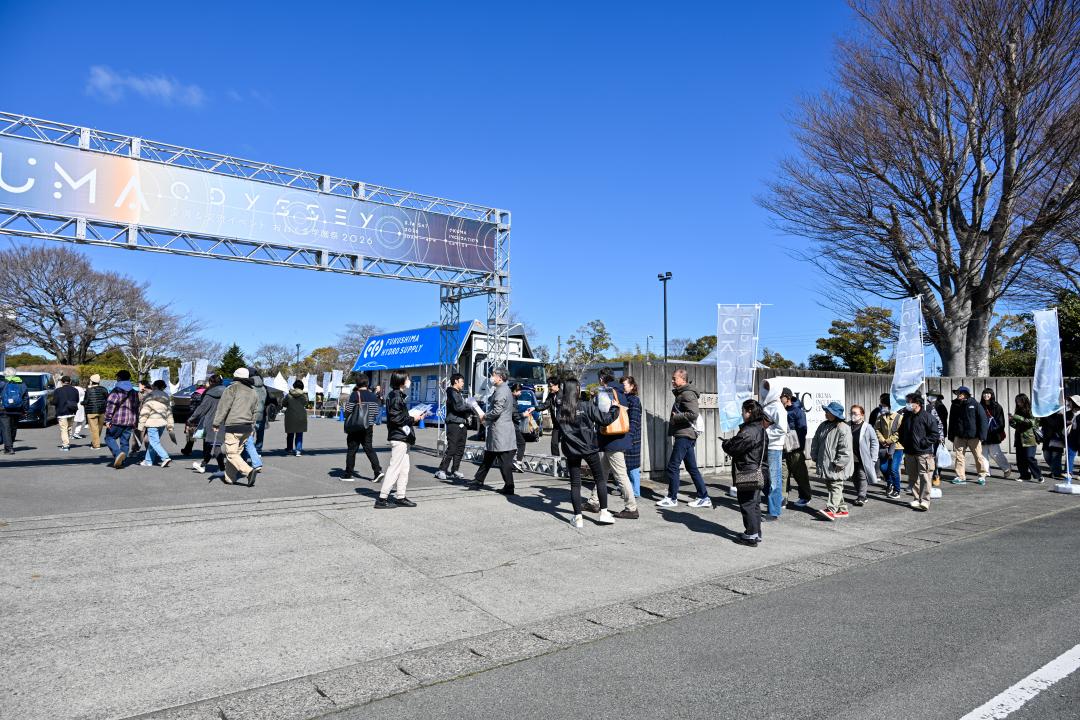 開場前に行列ができていた正門